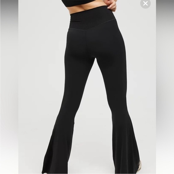 OFFLINE By Aerie Real Me High Waisted Crossover Rib
Super Flare Legging NWOT XS - Picture 3 of 10